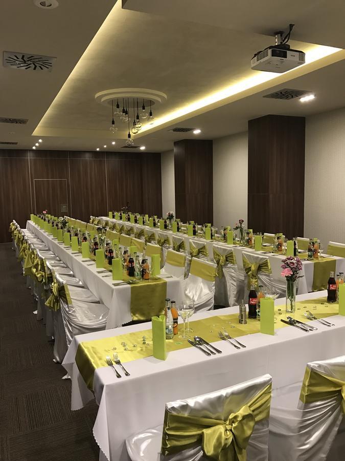 Hotel Rezident Turčianske Teplice Exteriör bild