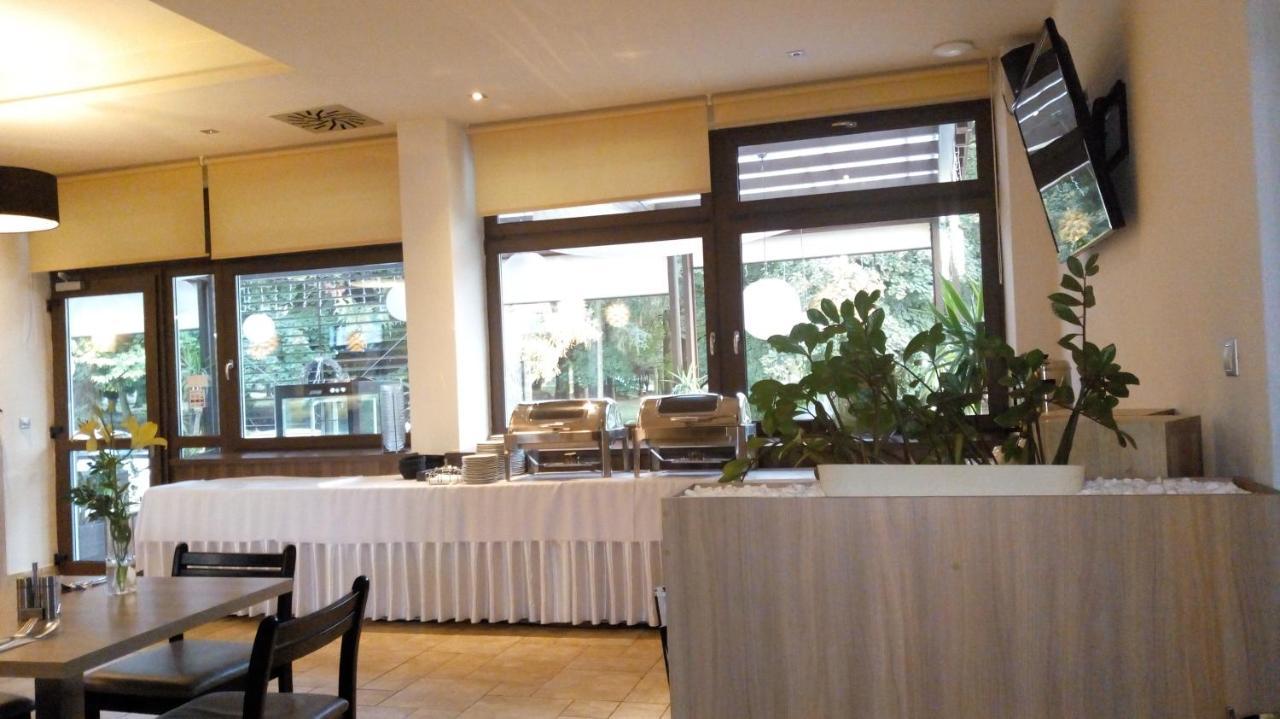 Hotel Rezident Turčianske Teplice Exteriör bild