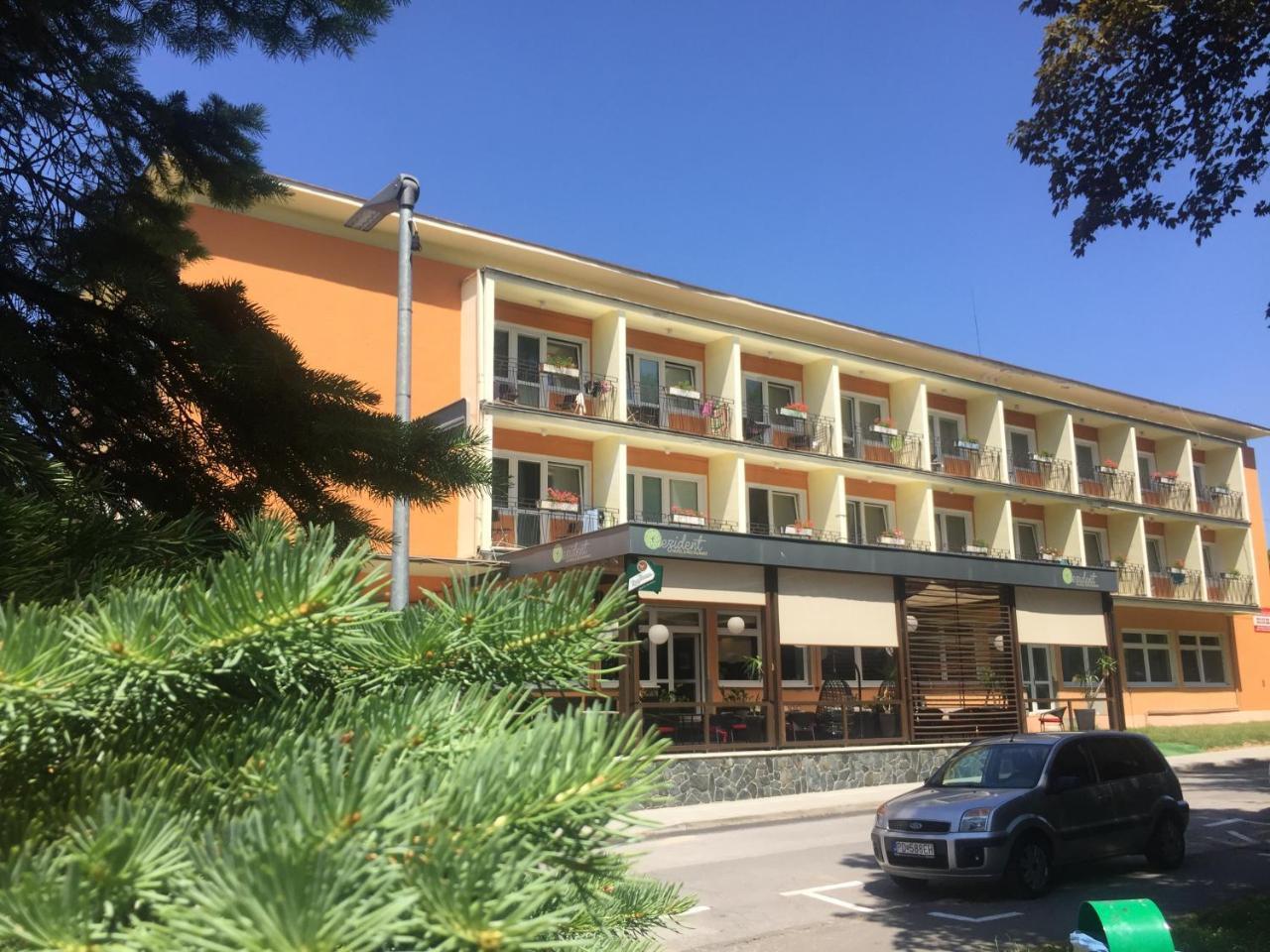 Hotel Rezident Turčianske Teplice Exteriör bild
